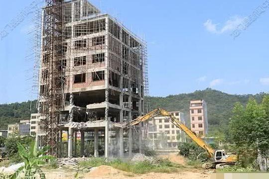 农村自建房规定多，不能超过规定宽度，农民却说是好事，答案在这